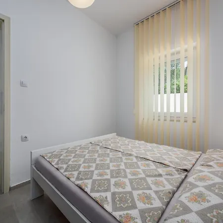 Vedran With Heated Pool, Near Porec Apartman *